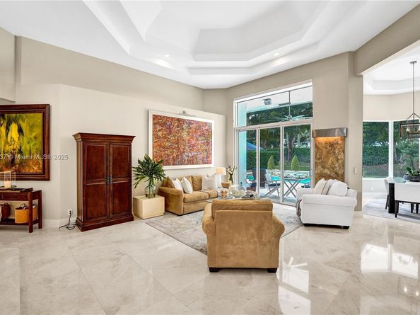 2557 NE Montclaire Cir, Weston FL 33327