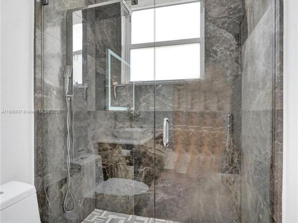 2557 NE Montclaire Cir, Weston FL 33327