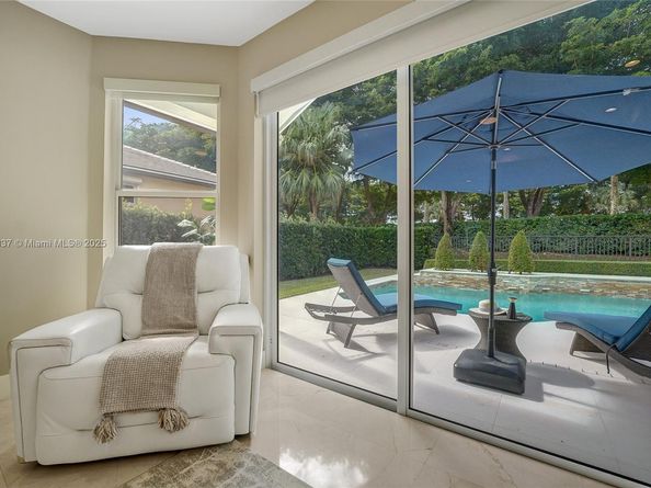 2557 NE Montclaire Cir, Weston FL 33327