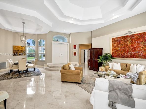 2557 NE Montclaire Cir, Weston FL 33327