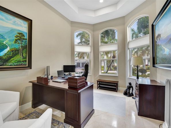 2557 NE Montclaire Cir, Weston FL 33327