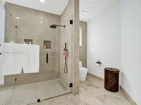 2557 NE Montclaire Cir, Weston FL 33327