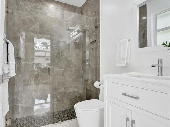 2557 NE Montclaire Cir, Weston FL 33327