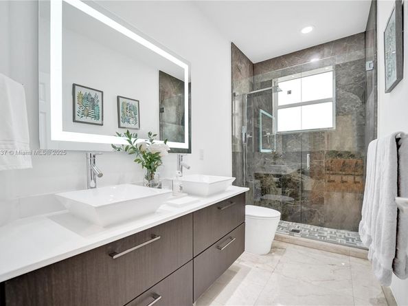 2557 NE Montclaire Cir, Weston FL 33327