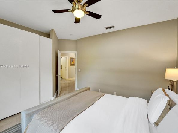 2557 NE Montclaire Cir, Weston FL 33327