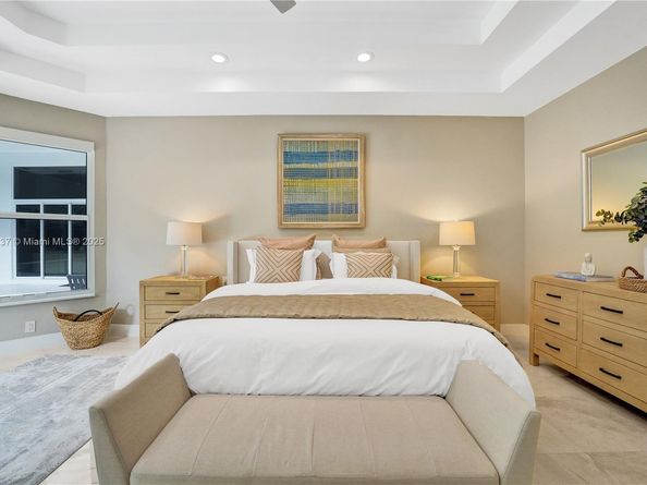 2557 NE Montclaire Cir, Weston FL 33327