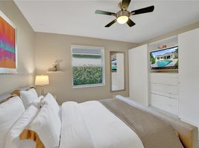 2557 NE Montclaire Cir, Weston FL 33327