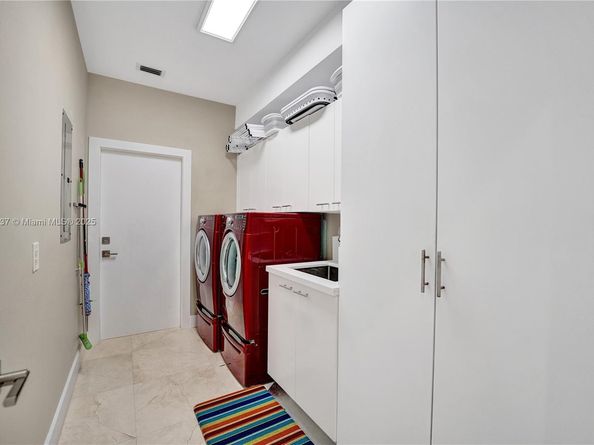 2557 NE Montclaire Cir, Weston FL 33327