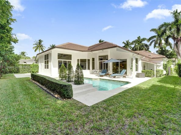 2557 NE Montclaire Cir, Weston FL 33327