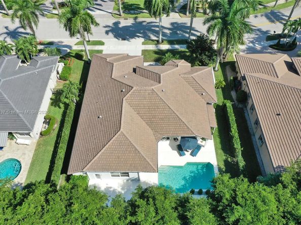 2557 NE Montclaire Cir, Weston FL 33327