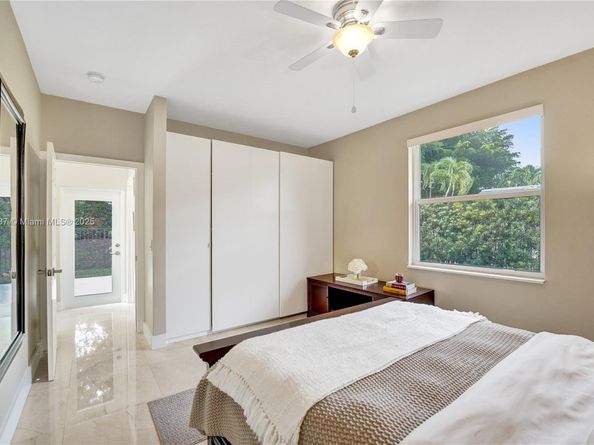 2557 NE Montclaire Cir, Weston FL 33327