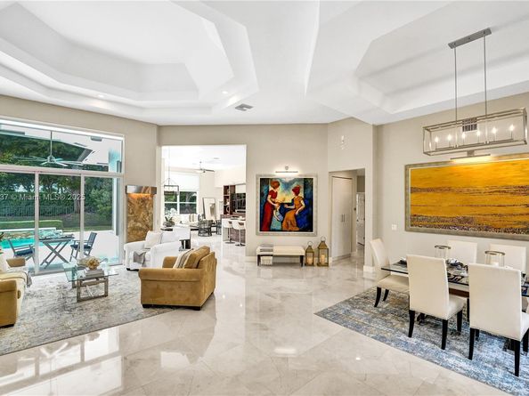 2557 NE Montclaire Cir, Weston FL 33327