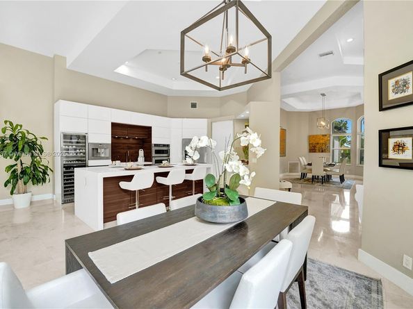 2557 NE Montclaire Cir, Weston FL 33327