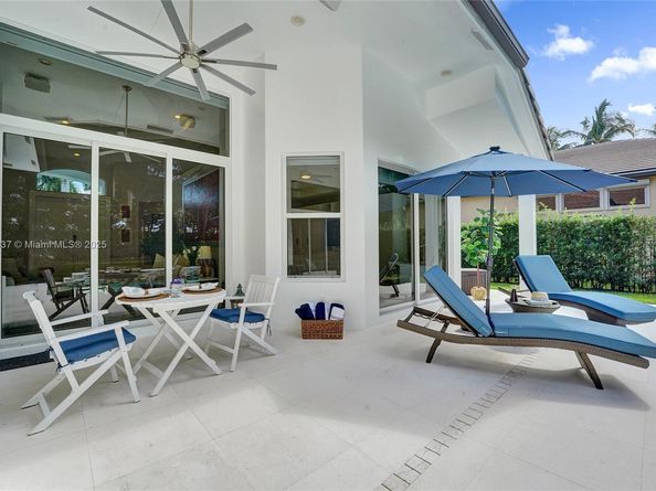 2557 NE Montclaire Cir, Weston FL 33327