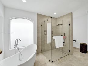 2557 NE Montclaire Cir, Weston FL 33327