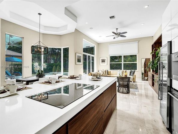 2557 NE Montclaire Cir, Weston FL 33327