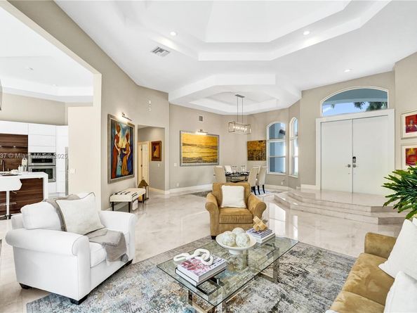 2557 NE Montclaire Cir, Weston FL 33327