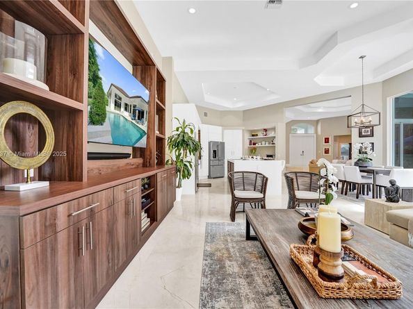 2557 NE Montclaire Cir, Weston FL 33327