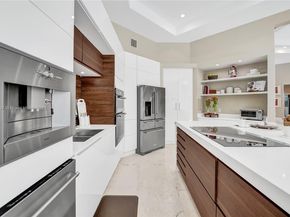 2557 NE Montclaire Cir, Weston FL 33327