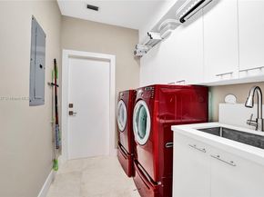 2557 NE Montclaire Cir, Weston FL 33327