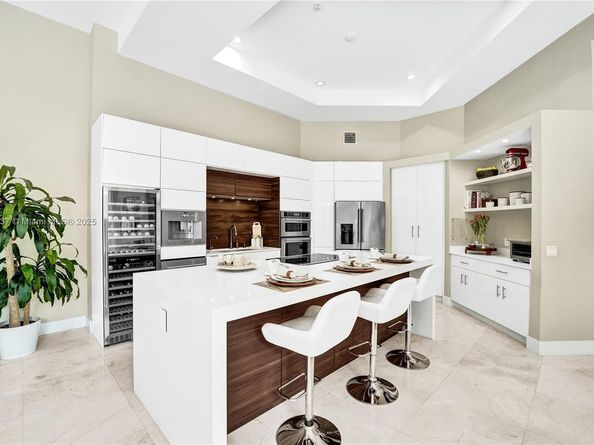 2557 NE Montclaire Cir, Weston FL 33327