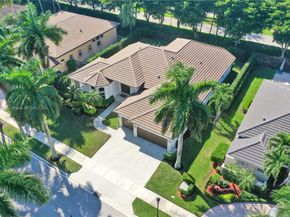 2557 NE Montclaire Cir, Weston FL 33327