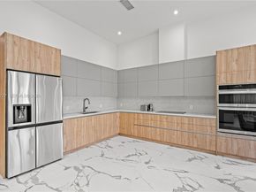 635 SW 9th St, Hallandale Beach FL 33009