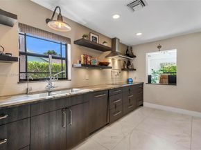 235 SE 9th St, Dania Beach FL 33004