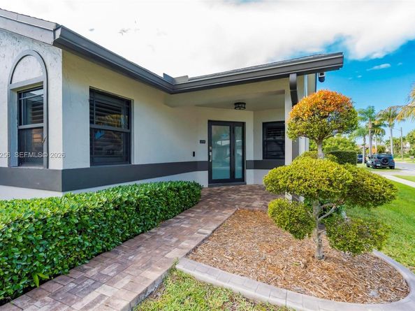 235 SE 9th St, Dania Beach FL 33004