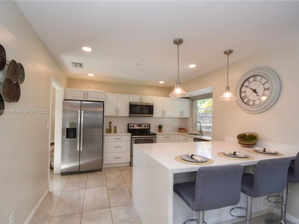 609 S Crescent Dr, Hollywood FL 33021