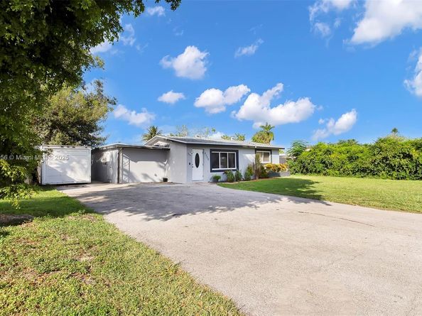 6108 NW 8th St, Margate FL 33063