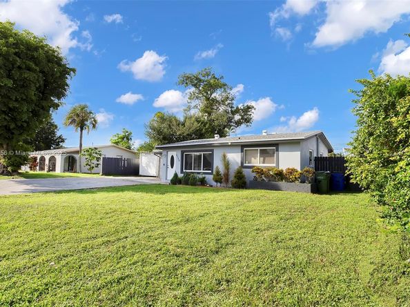 6108 NW 8th St, Margate FL 33063