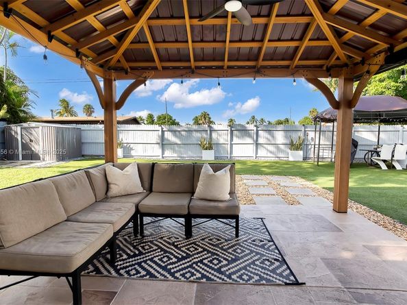 6108 NW 8th St, Margate FL 33063