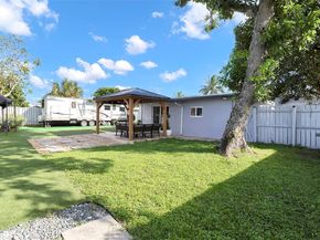 6108 NW 8th St, Margate FL 33063