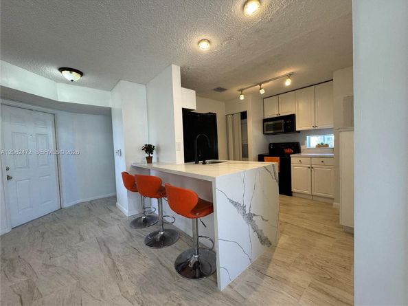 8630 SW 3rd St 101, Pembroke Pines FL 33025