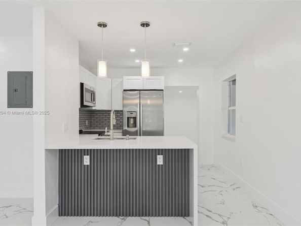 232 SW 22nd St, Fort Lauderdale FL 33315