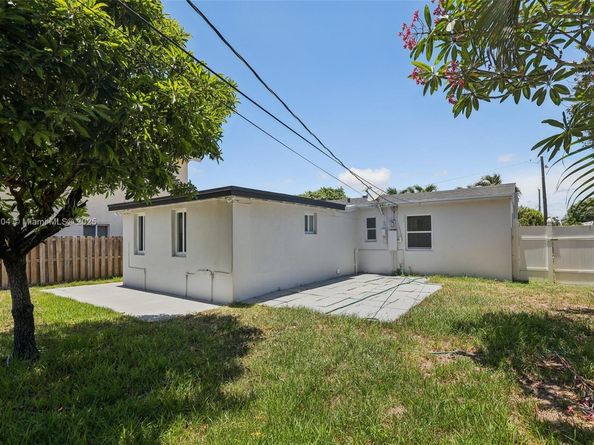 232 SW 22nd St, Fort Lauderdale FL 33315