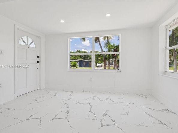 232 SW 22nd St, Fort Lauderdale FL 33315