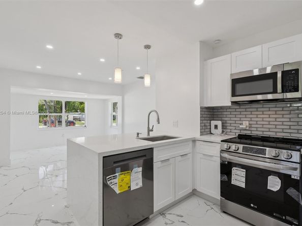232 SW 22nd St, Fort Lauderdale FL 33315