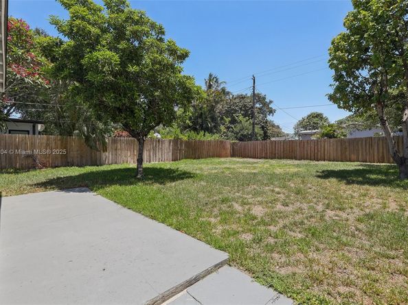232 SW 22nd St, Fort Lauderdale FL 33315