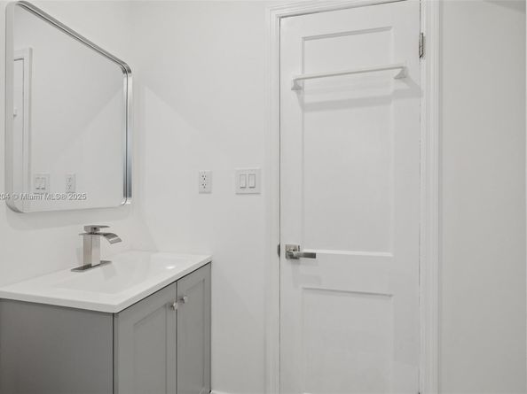 232 SW 22nd St, Fort Lauderdale FL 33315