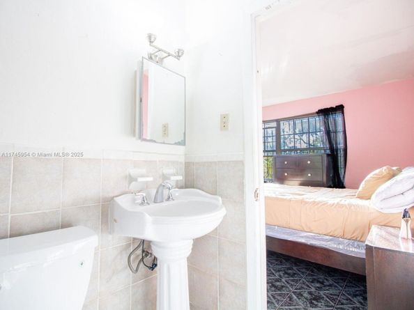 13493 NW 8th Ave, North Miami FL 33168