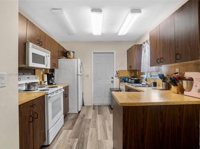 5850 Lincoln St, Hollywood FL 33021