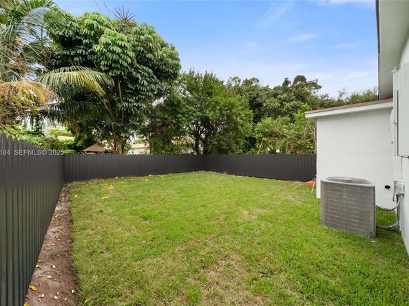 2350 NW 56th St, Miami FL 33142