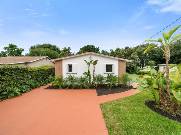 2350 NW 56th St, Miami FL 33142