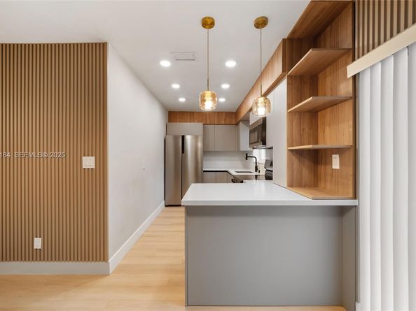 2350 NW 56th St, Miami FL 33142