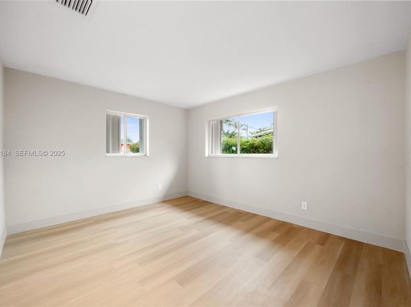 2350 NW 56th St, Miami FL 33142