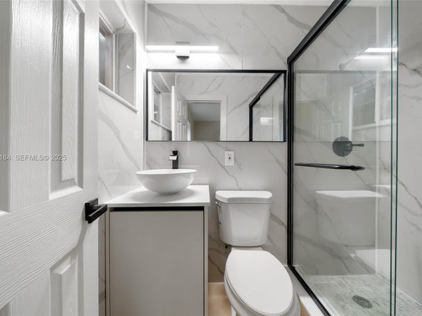 2350 NW 56th St, Miami FL 33142