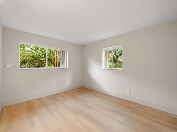 2350 NW 56th St, Miami FL 33142