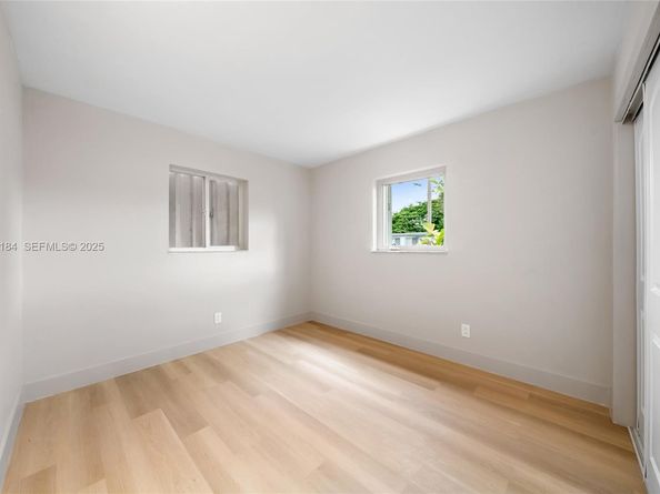 2350 NW 56th St, Miami FL 33142